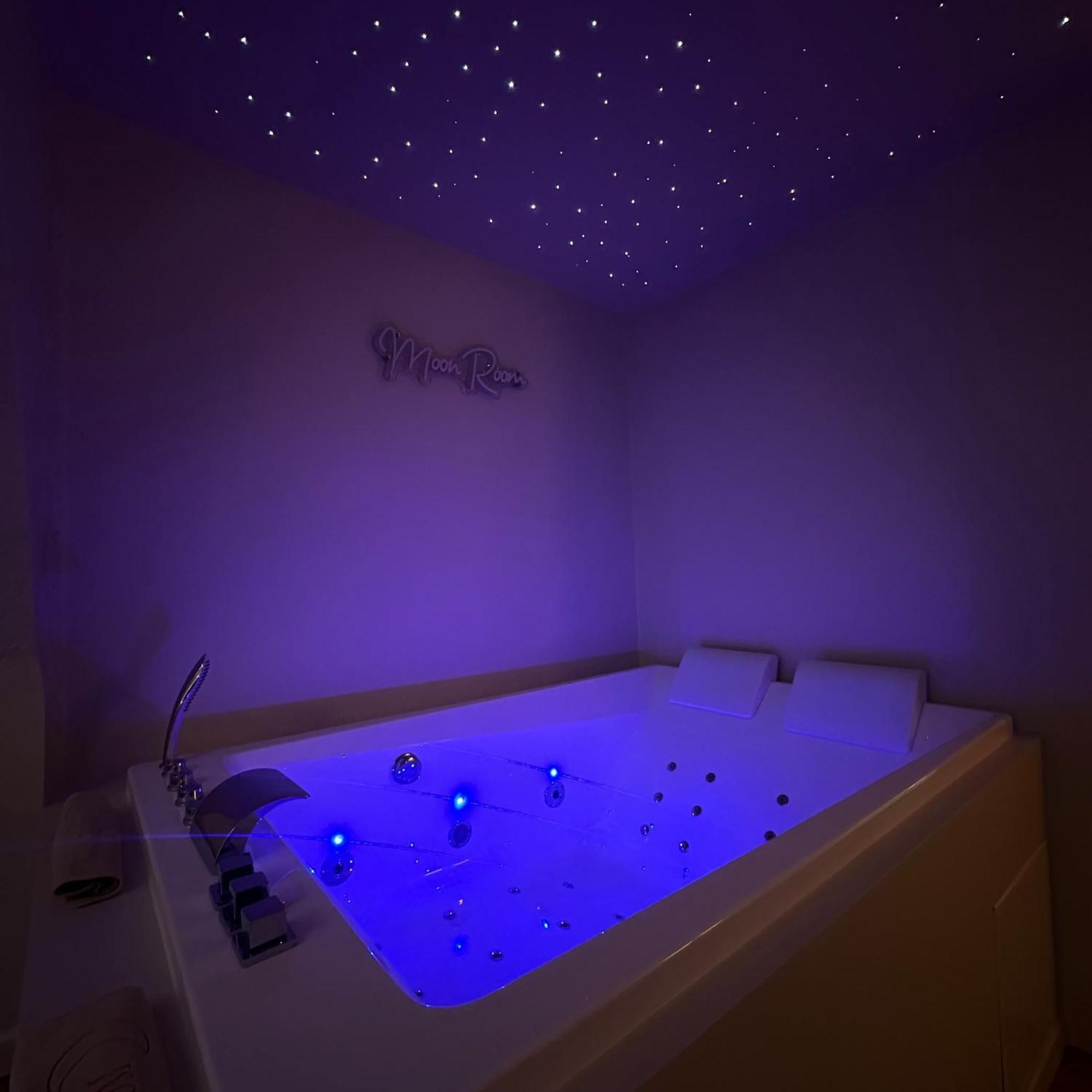 Moon Room, Nuit Insolite - Ollioules Toulon Var ภายนอก รูปภาพ