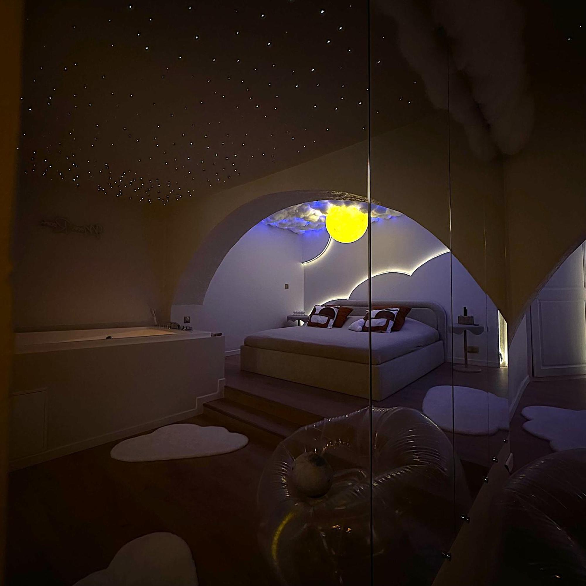 Moon Room, Nuit Insolite - Ollioules Toulon Var ภายนอก รูปภาพ